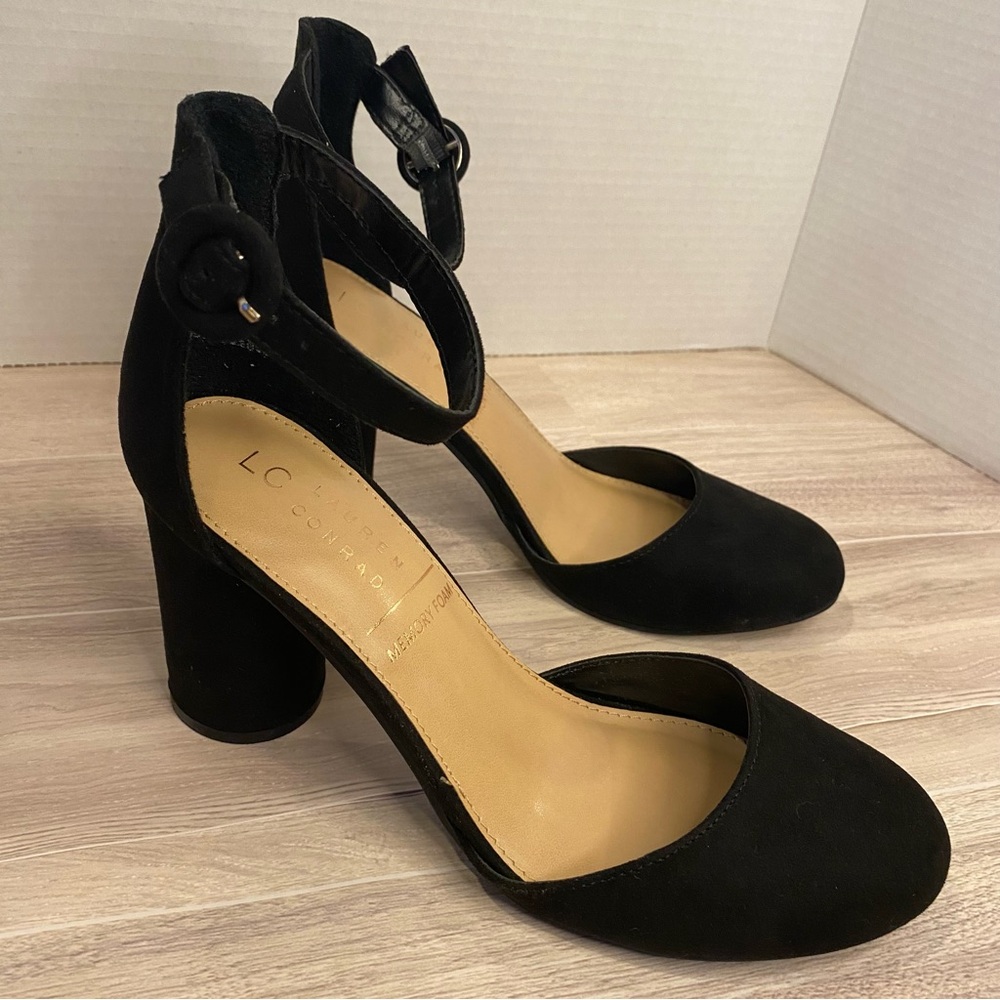 Lauren Conrad black faux suede round heels closed toe with strap size 7.5 - Picture 1 of 14